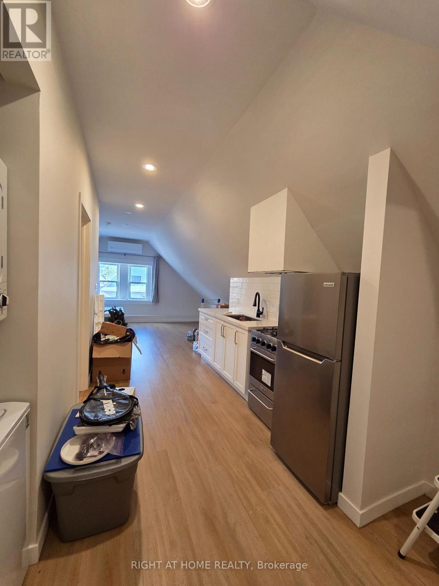 3 - 30 Stirton Street, Hamilton, Ontario  L8L 6E8 - Photo 4 - X12504104