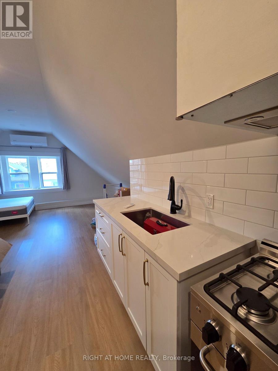 3 - 30 Stirton Street, Hamilton, Ontario  L8L 6E8 - Photo 7 - X12504104