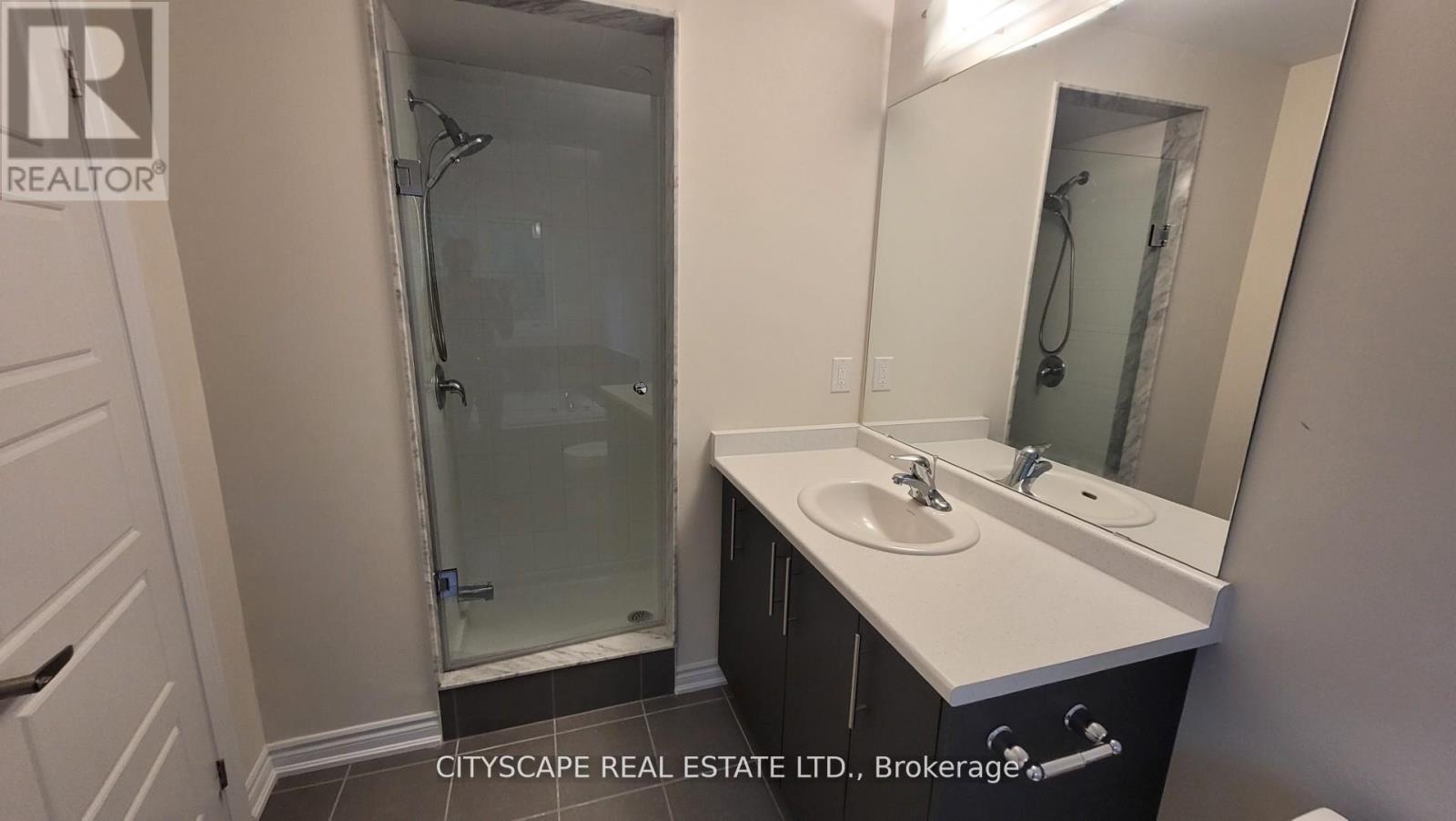 29 Sundin Drive, Haldimand, Ontario  N3W 0H1 - Photo 12 - X12504190