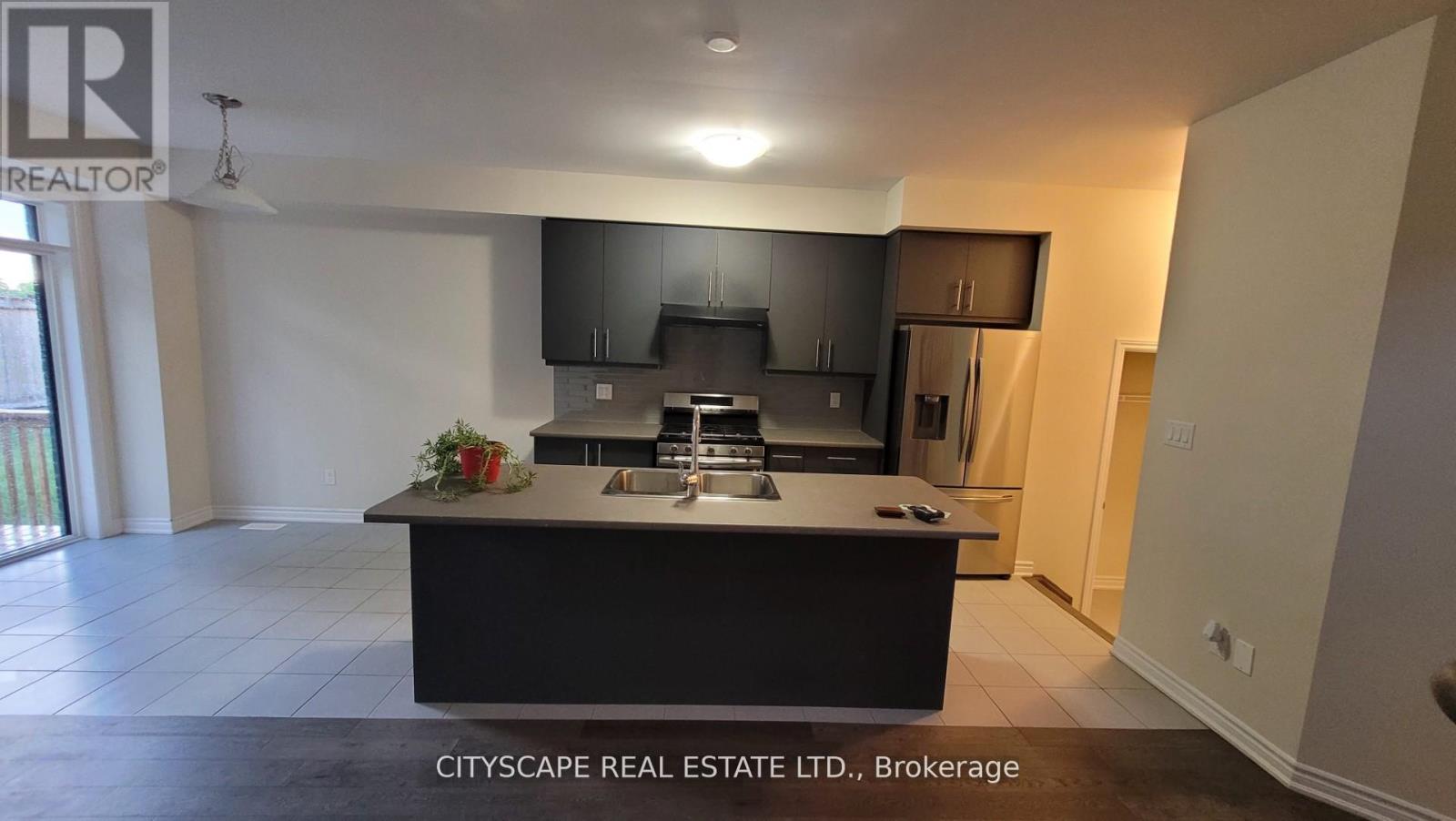 29 Sundin Drive, Haldimand, Ontario  N3W 0H1 - Photo 5 - X12504190