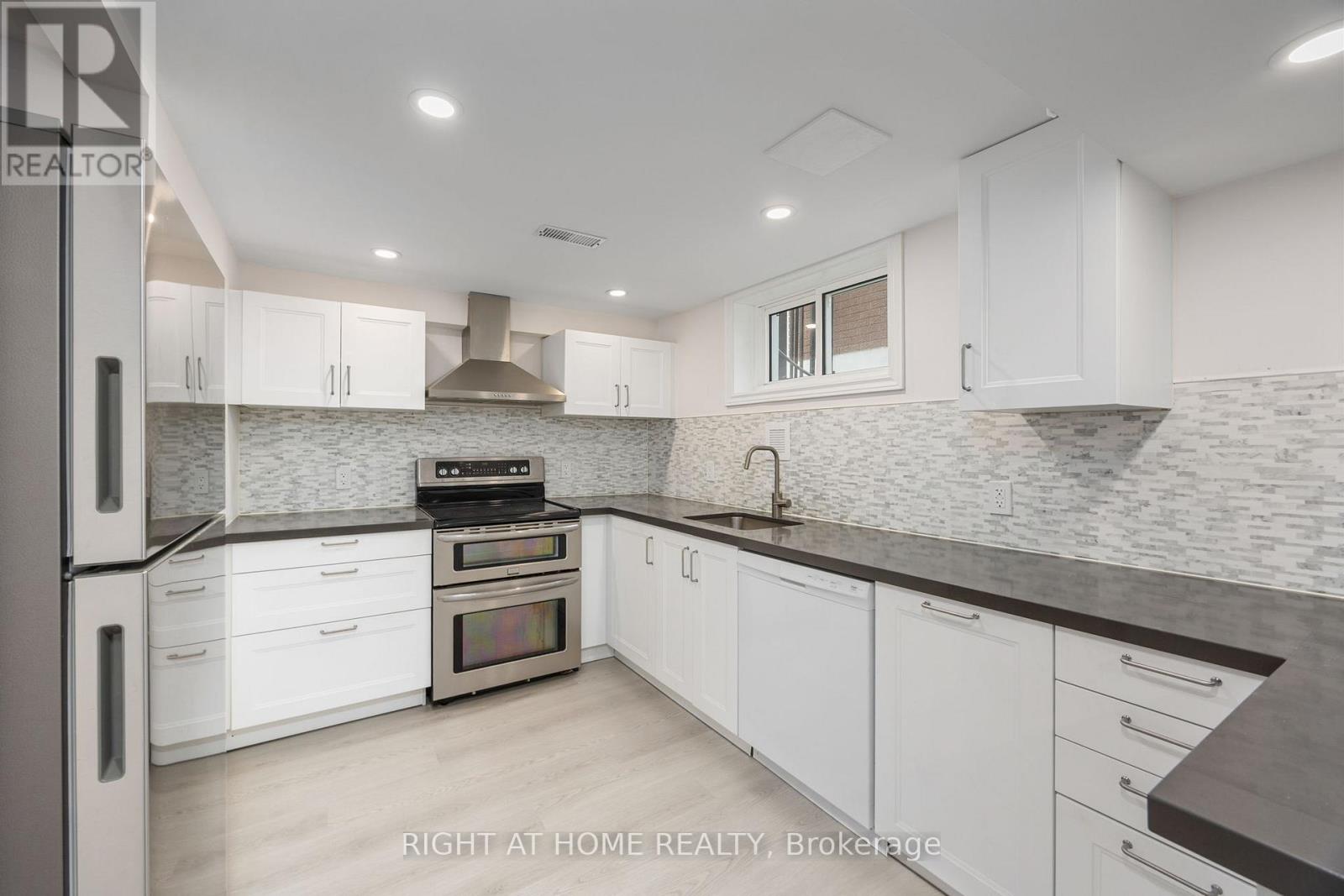 60 Champlain Avenue, Hamilton, Ontario  L8G 2H7 - Photo 18 - X12504194