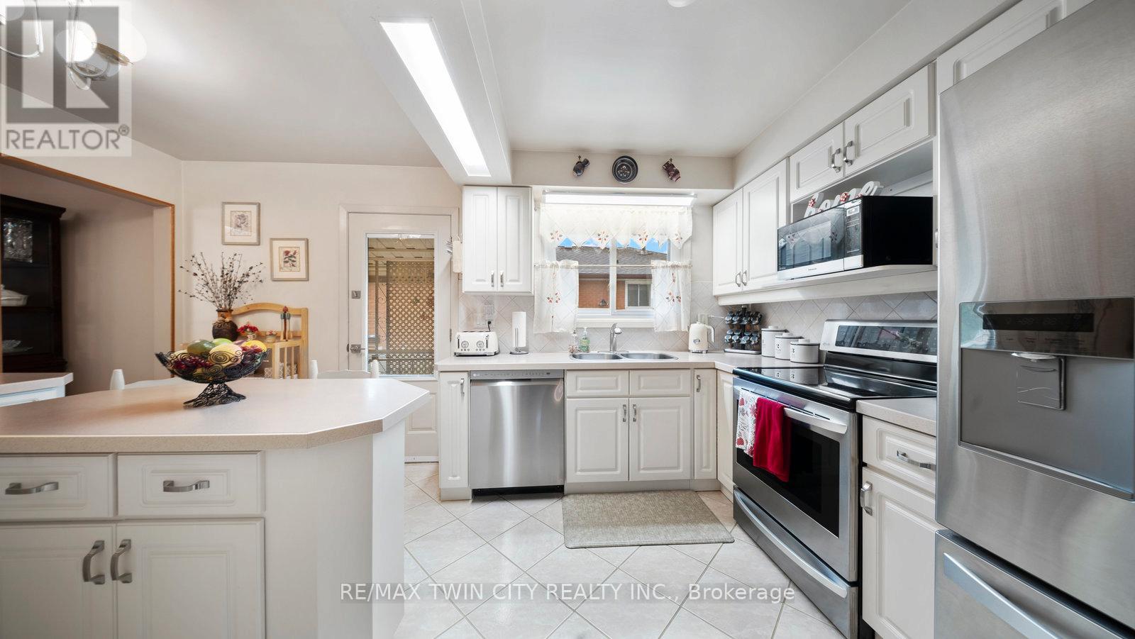 42 Palm Crescent, Brantford, Ontario  N3R 5G2 - Photo 19 - X12504198