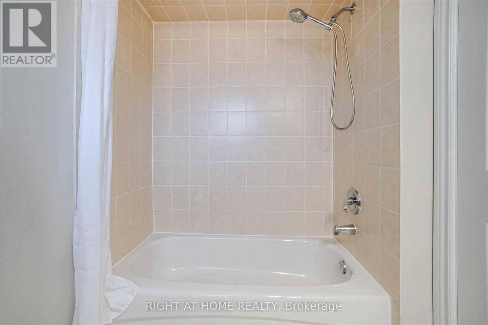 7438 Magistrate Terrace, Mississauga, Ontario  L5W 1L2 - Photo 20 - W12500278