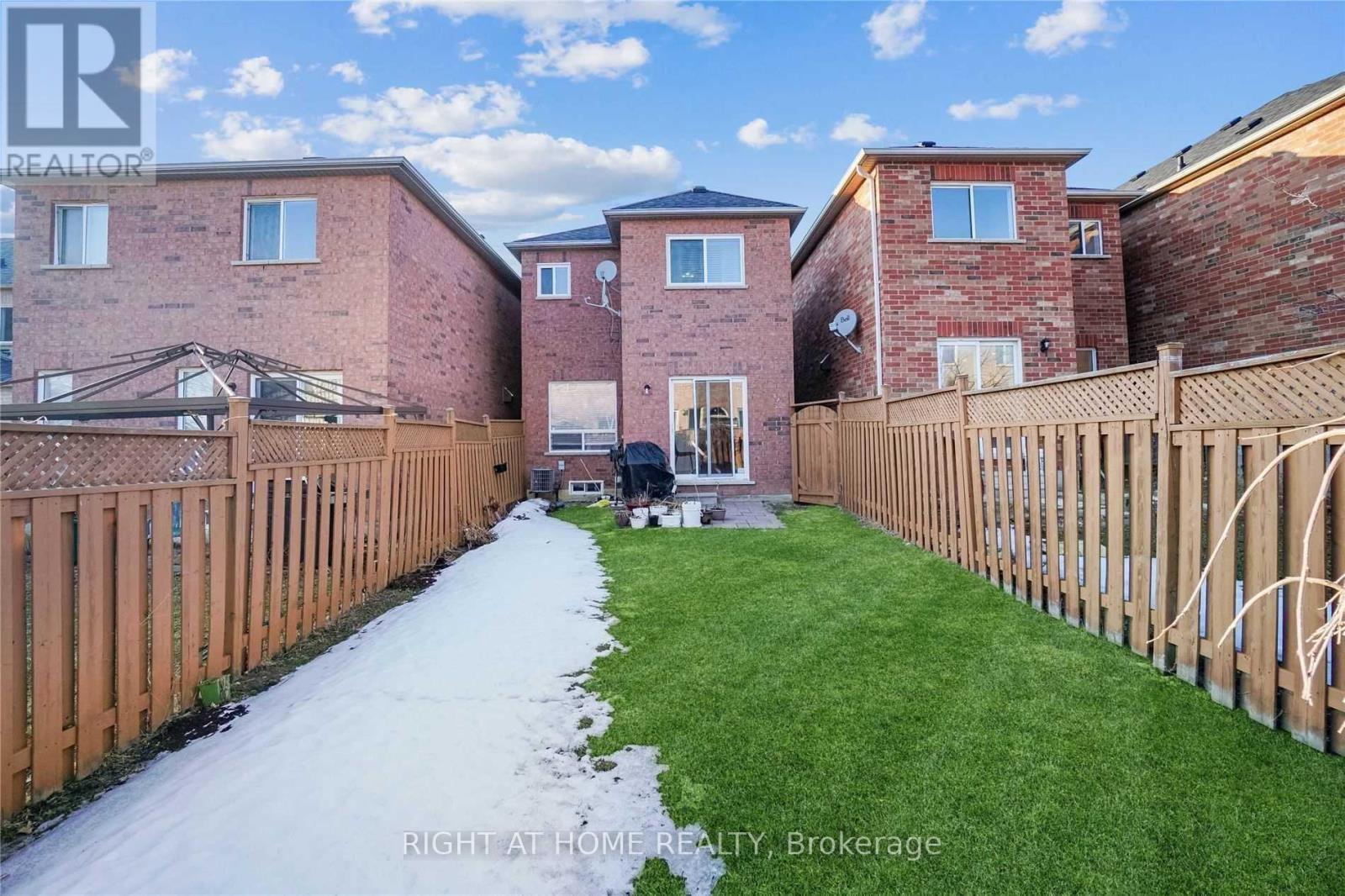 7438 Magistrate Terrace, Mississauga, Ontario  L5W 1L2 - Photo 21 - W12500278