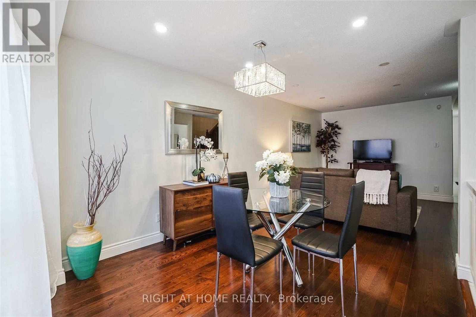 7438 Magistrate Terrace, Mississauga, Ontario  L5W 1L2 - Photo 4 - W12500278