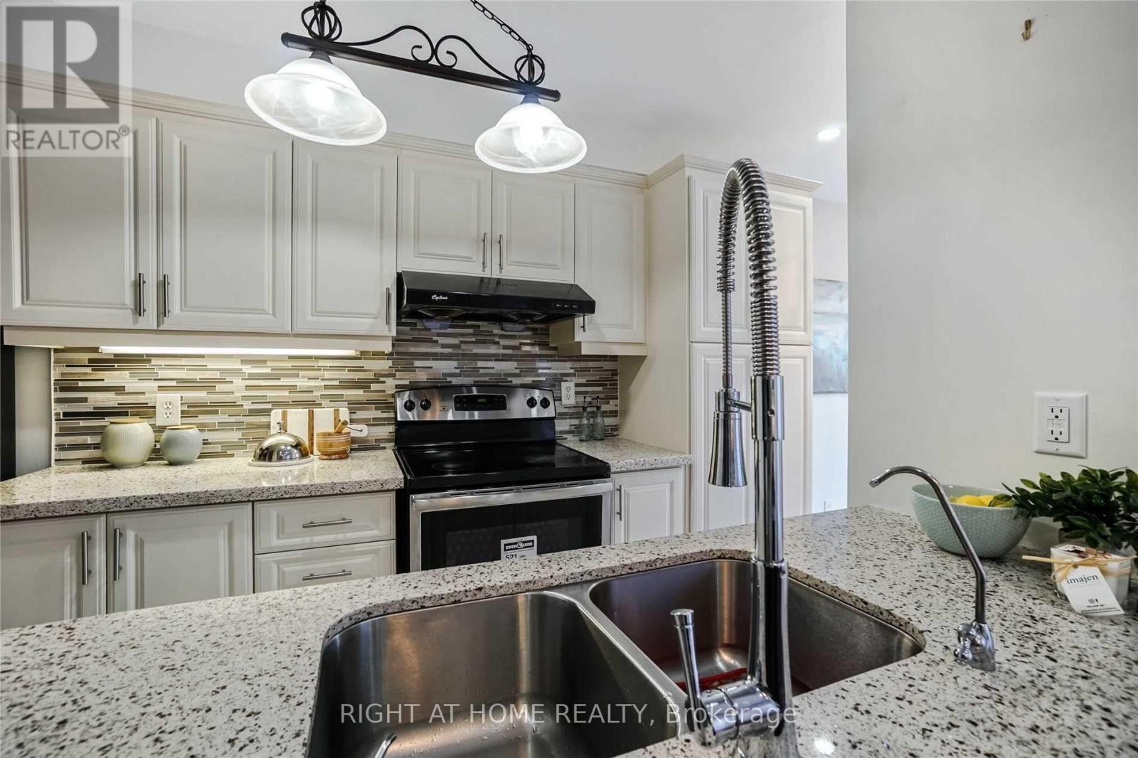 7438 Magistrate Terrace, Mississauga, Ontario  L5W 1L2 - Photo 6 - W12500278