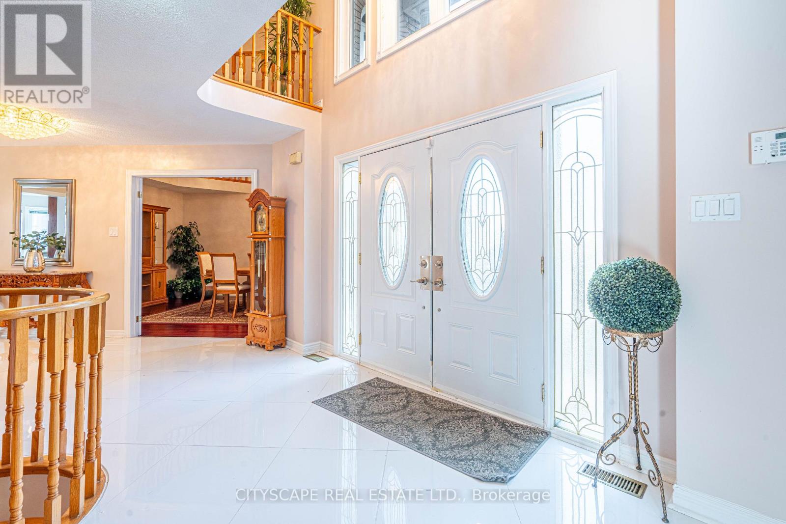 3721 Trelawny Circle, Mississauga, Ontario  L5N 5J7 - Photo 4 - W12492736