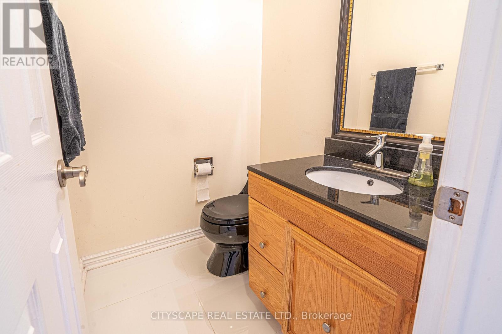 3721 Trelawny Circle, Mississauga, Ontario  L5N 5J7 - Photo 12 - W12492736