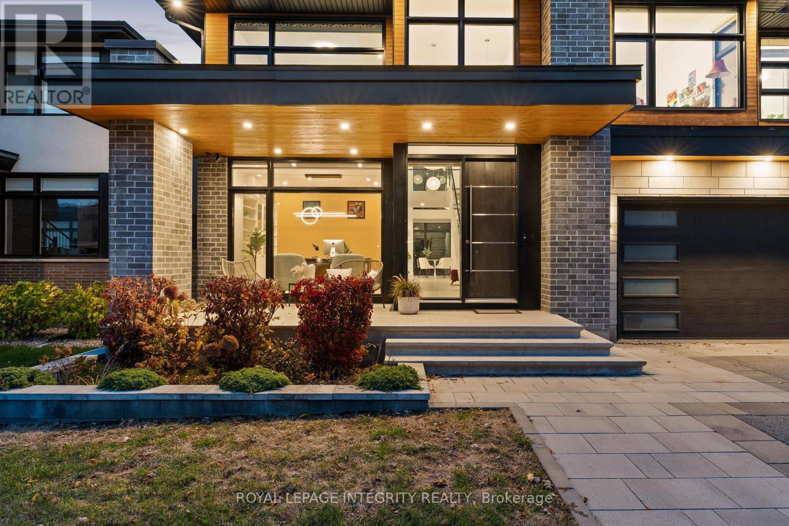 17 Lotta Avenue, Ottawa, Ontario  K2G 2A9 - Photo 2 - X12503502