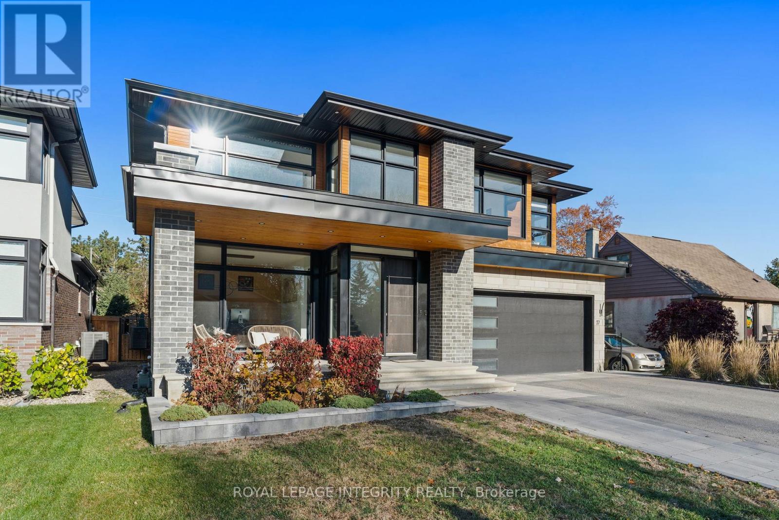 17 Lotta Avenue, Ottawa, Ontario  K2G 2A9 - Photo 3 - X12503502