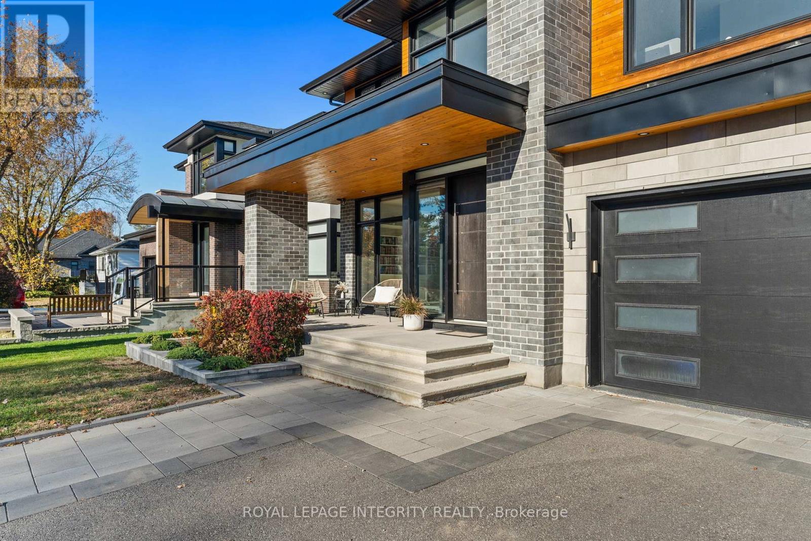 17 Lotta Avenue, Ottawa, Ontario  K2G 2A9 - Photo 4 - X12503502