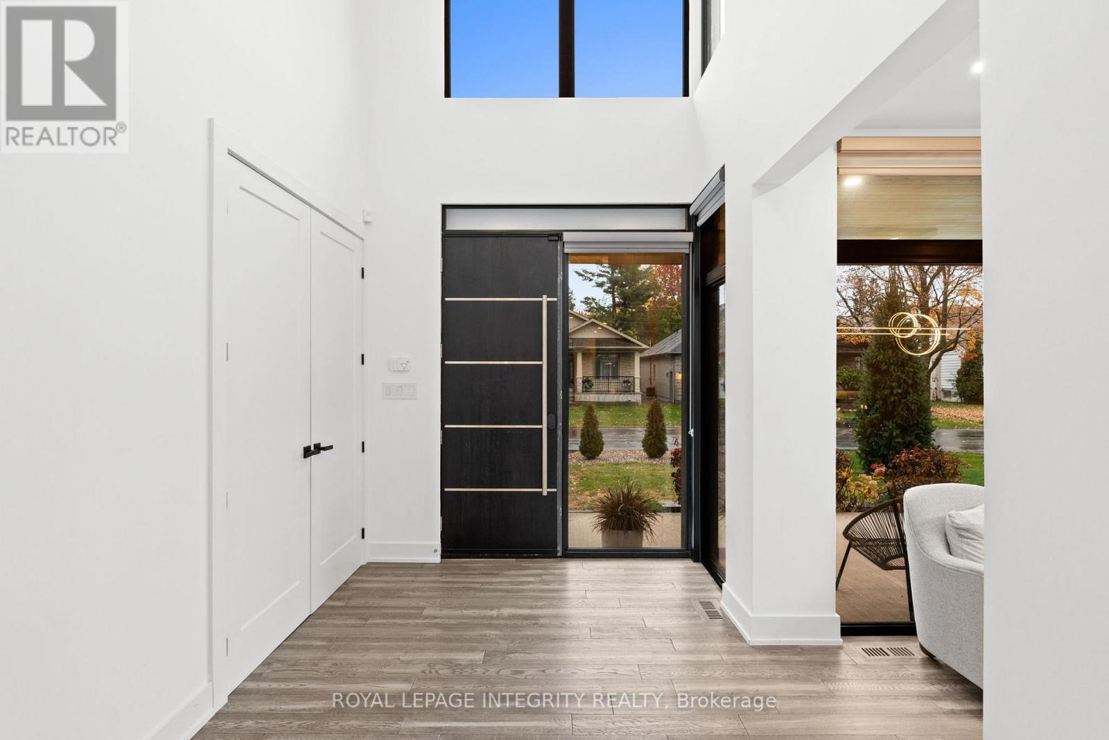 17 Lotta Avenue, Ottawa, Ontario  K2G 2A9 - Photo 5 - X12503502