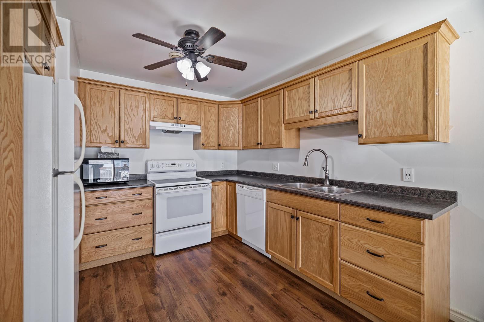 7 2 Elena Court, Charlottetown, Prince Edward Island  C1C 0B2 - Photo 4 - 202527177