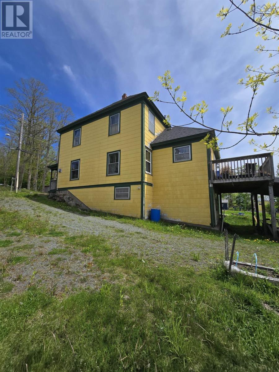 63 Elm Street, Bridgewater, Nova Scotia  B4V 2V5 - Photo 4 - 202512438