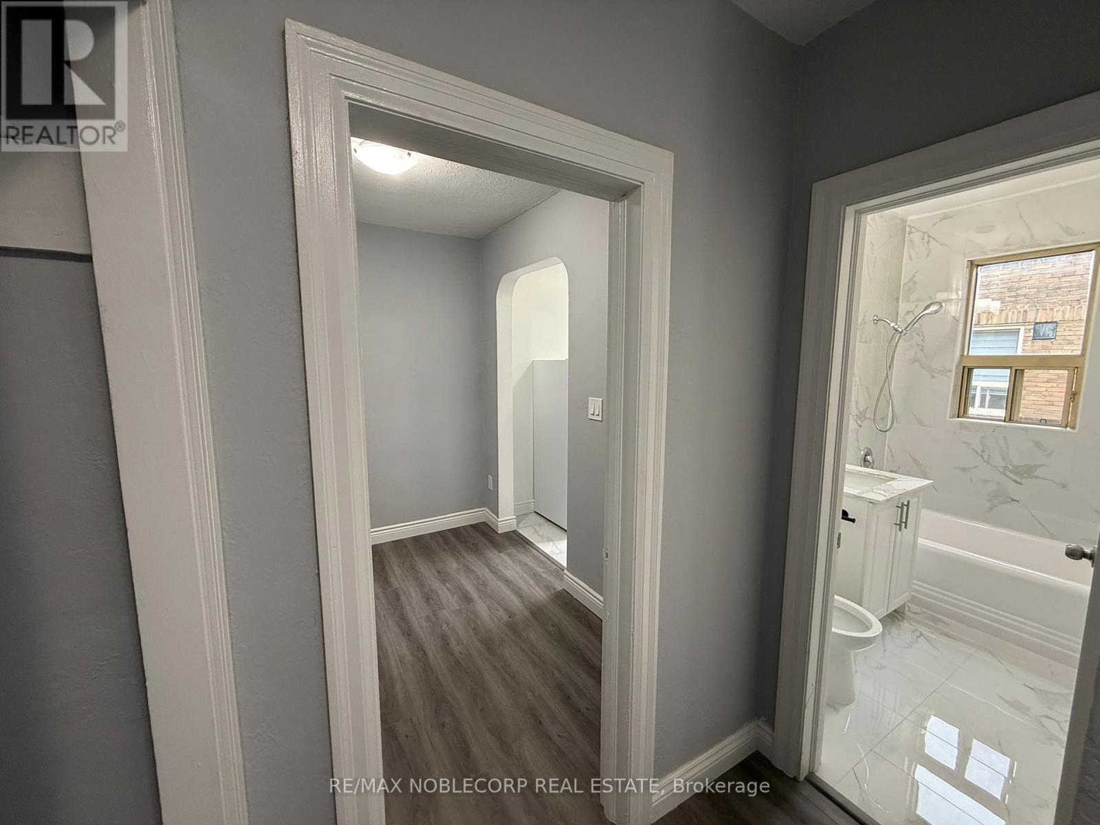 8 - 1383 Bayview Avenue, Toronto, Ontario  M4G 3A5 - Photo 3 - C12504318