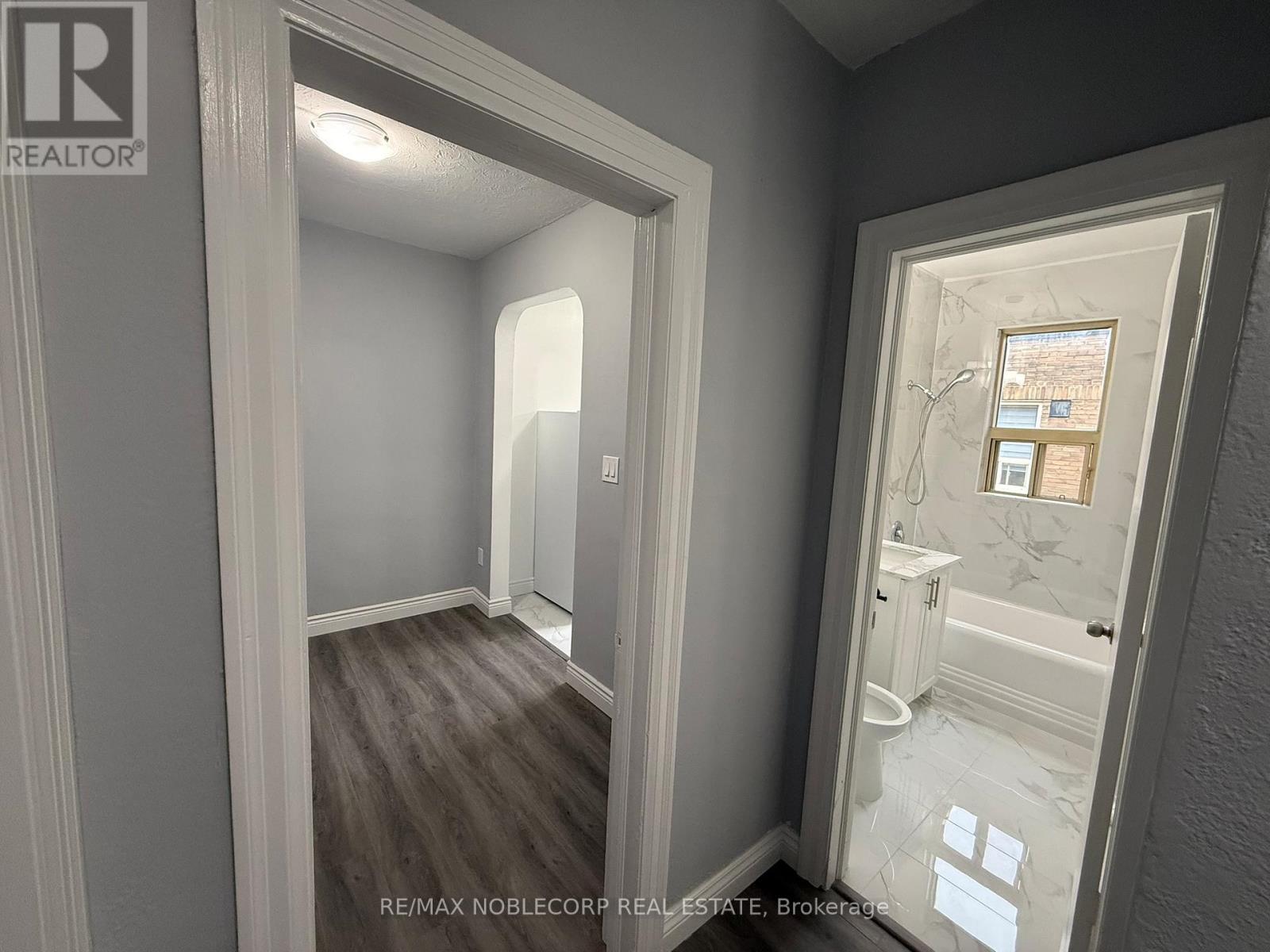 8 - 1383 Bayview Avenue, Toronto, Ontario  M4G 3A5 - Photo 4 - C12504318