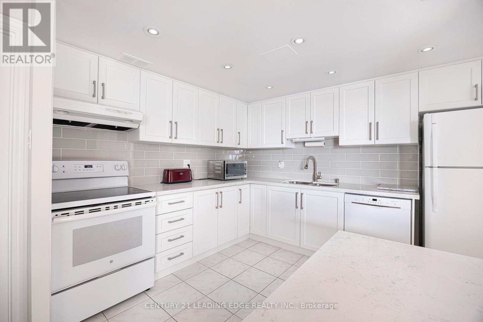 2302 - 10 Muirhead Road, Toronto, Ontario  M2J 4P9 - Photo 12 - C12504342