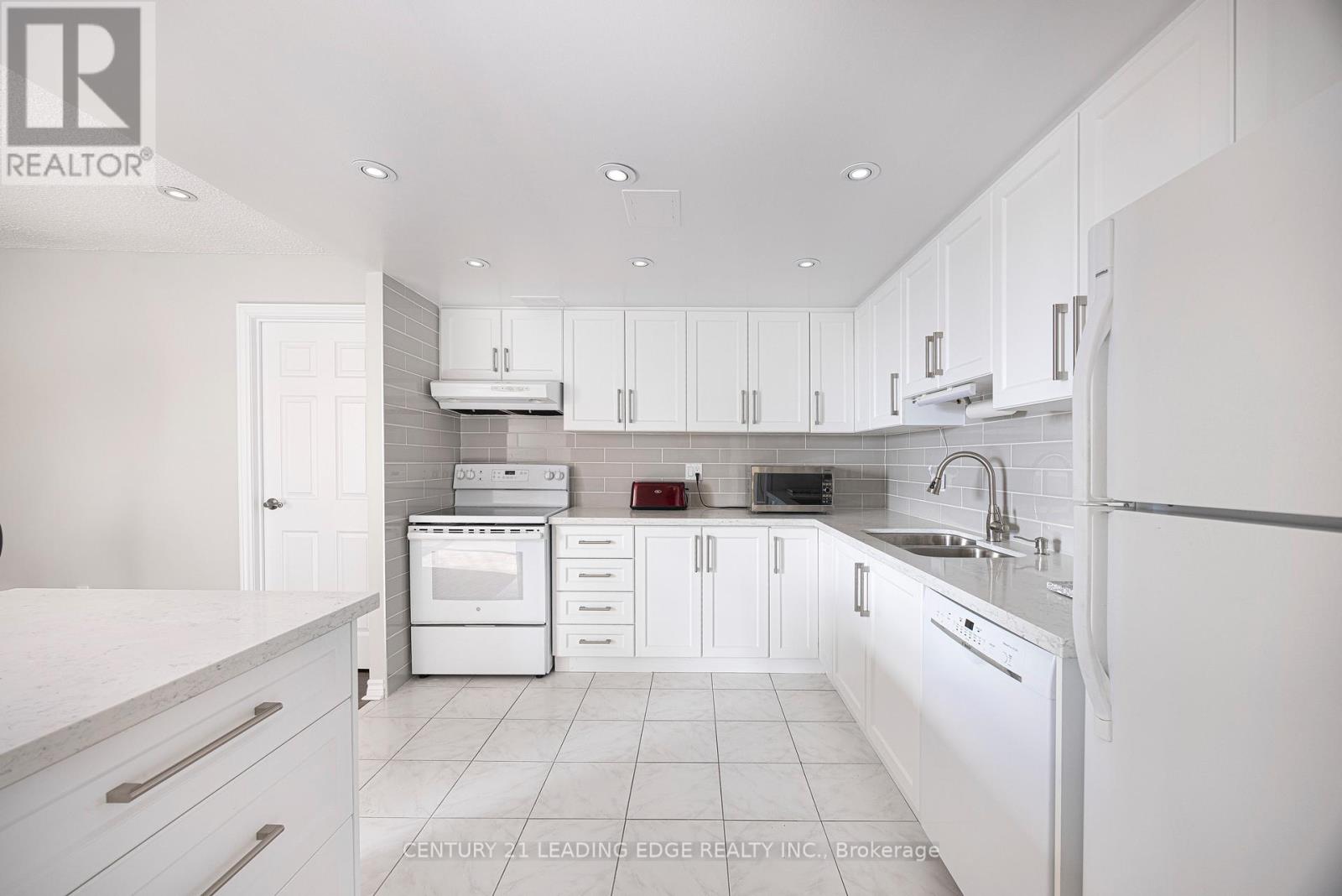 2302 - 10 Muirhead Road, Toronto, Ontario  M2J 4P9 - Photo 13 - C12504342