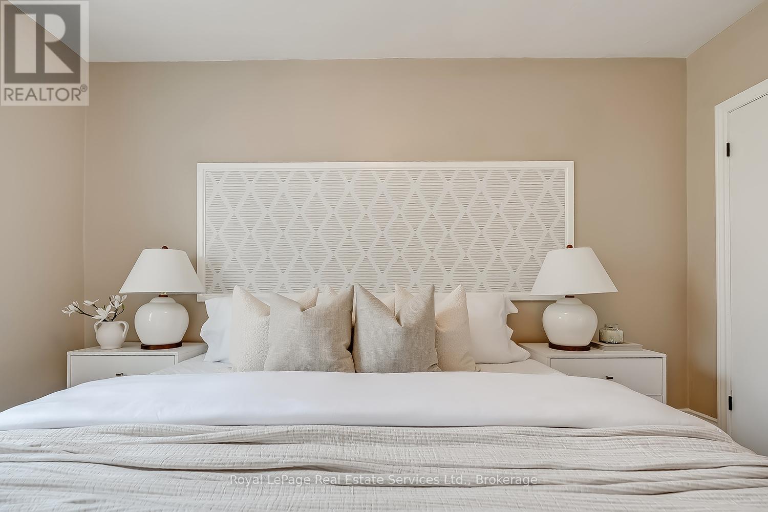 397 Bartos Drive, Oakville, Ontario  L6K 3E5 - Photo 17 - W12493290