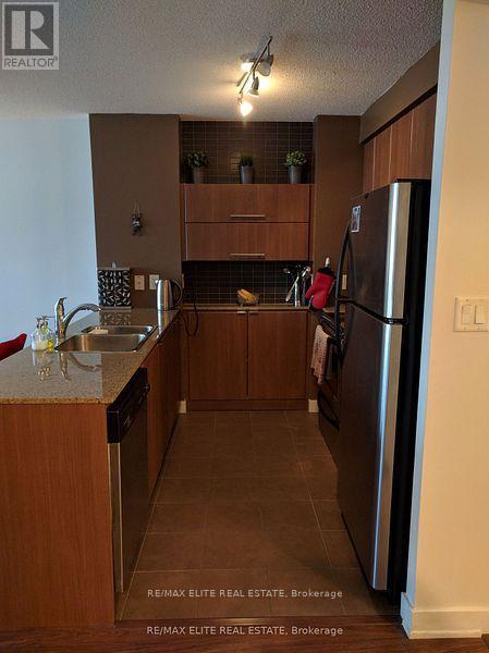 701 - 11 Brunel Court, Toronto, Ontario  M5V 3Y3 - Photo 4 - C12504358