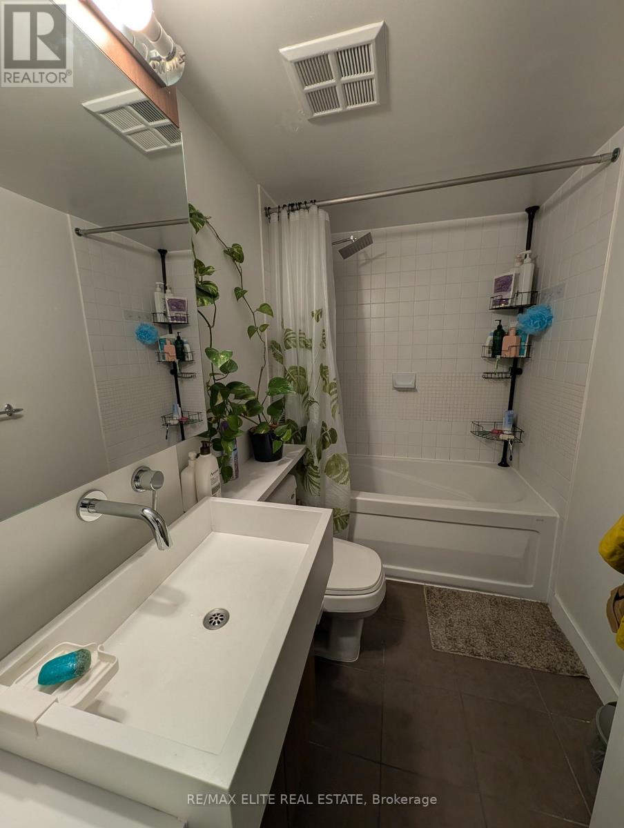 701 - 11 Brunel Court, Toronto, Ontario  M5V 3Y3 - Photo 8 - C12504358