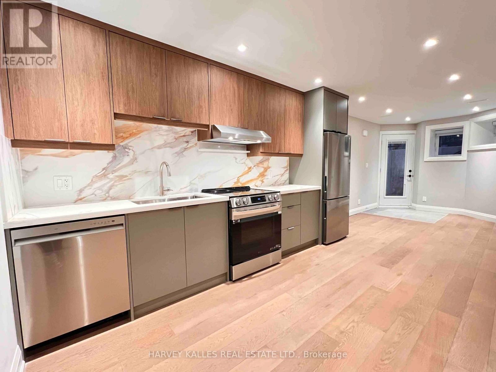 1 - 24 Sullivan Street, Toronto, Ontario  M5T 1B9 - Photo 2 - C12504400