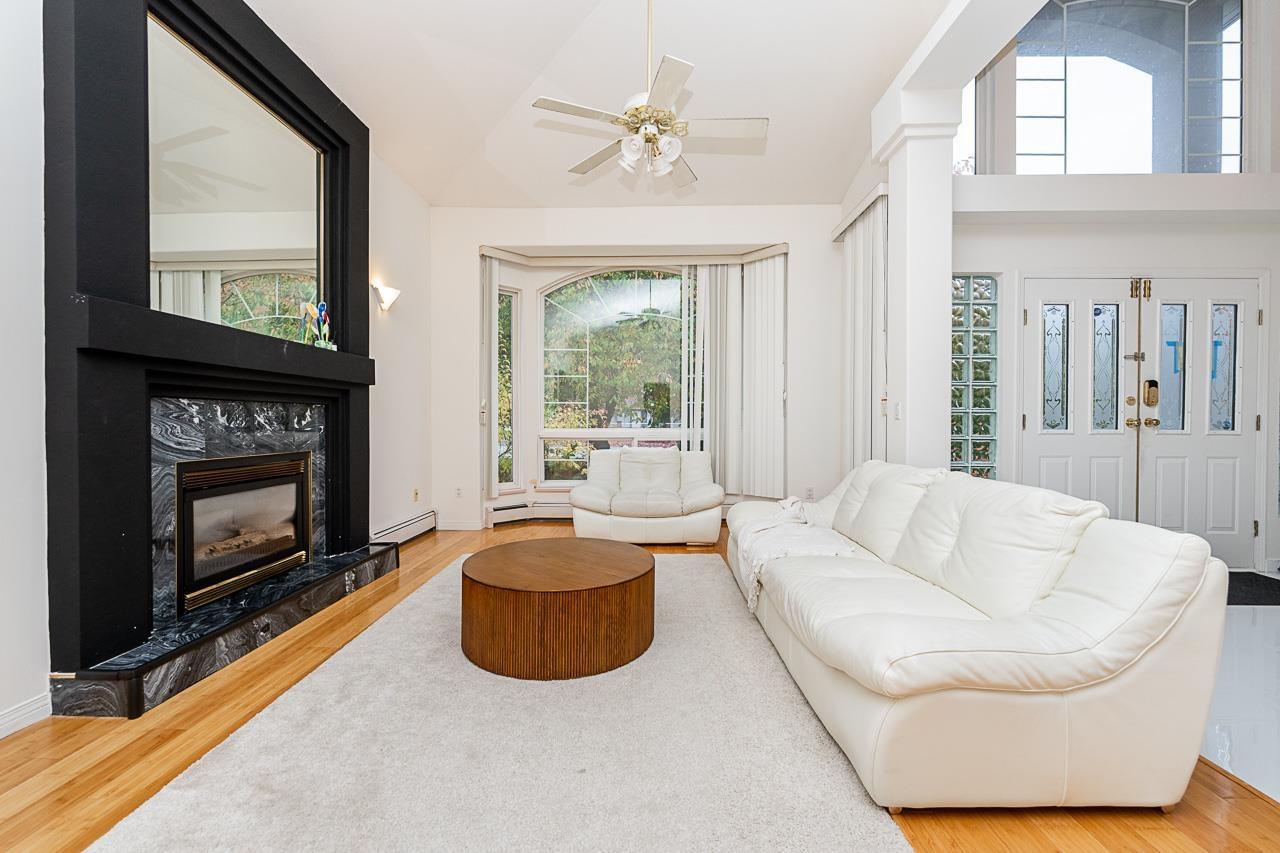 10132 156th Street, Surrey, British Columbia  V3R 4L5 - Photo 3 - R3064090