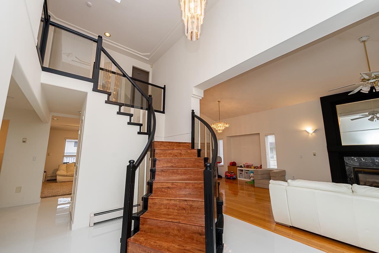 10132 156th Street, Surrey, British Columbia  V3R 4L5 - Photo 6 - R3064090