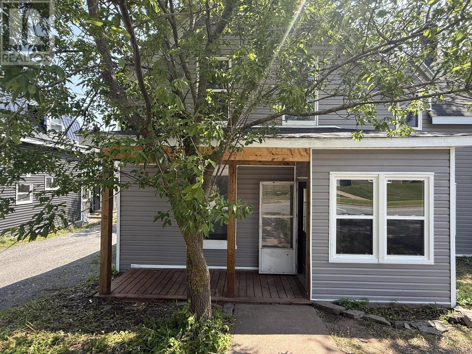 315 South Foord Street, Stellarton, Nova Scotia  B0K 1S0 - Photo 2 - 202519274