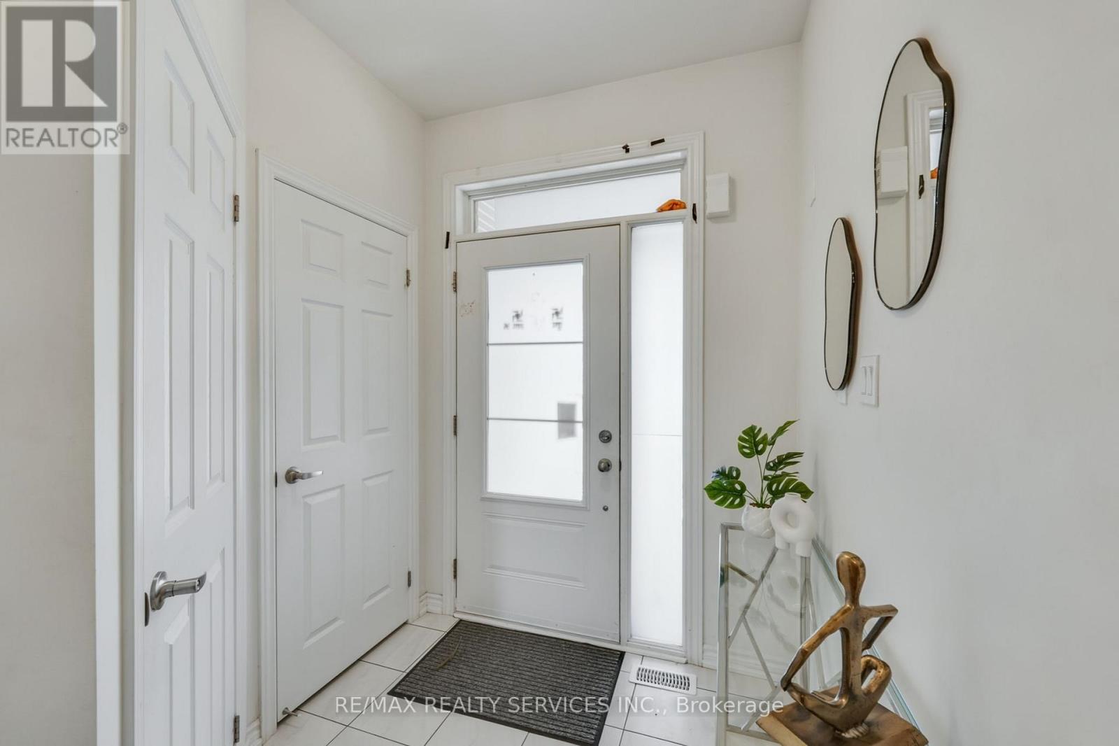 49 Bayardo Drive, Oshawa, Ontario  L1L 0V2 - Photo 4 - E12504240