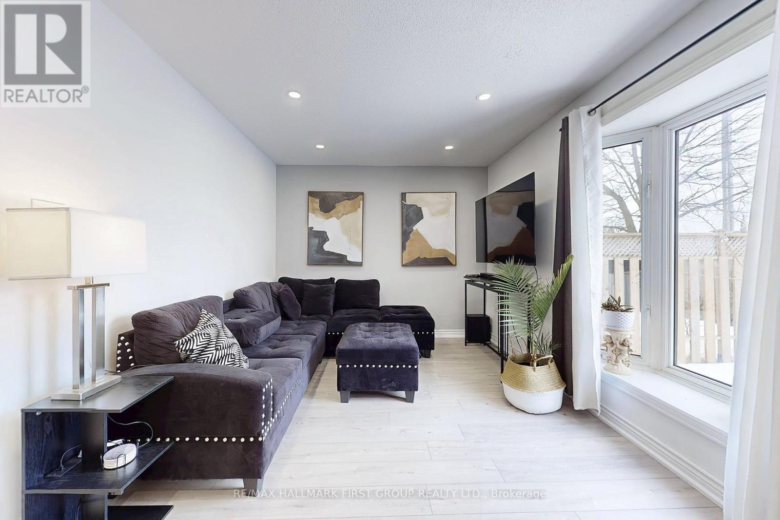 66 Medley Lane, Ajax, Ontario  L1S 3P6 - Photo 4 - E12504252