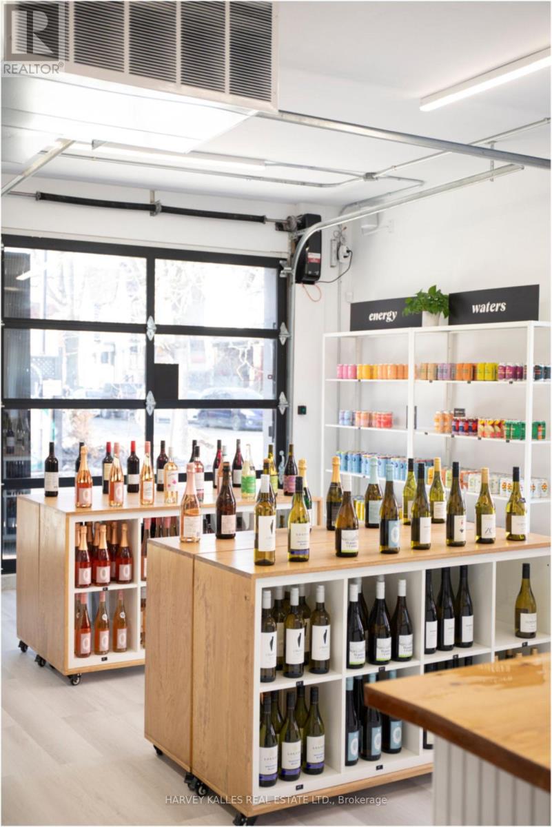 2 - 398 Spadina Avenue, Toronto, Ontario  M5T 2G5 - Photo 3 - C12463668