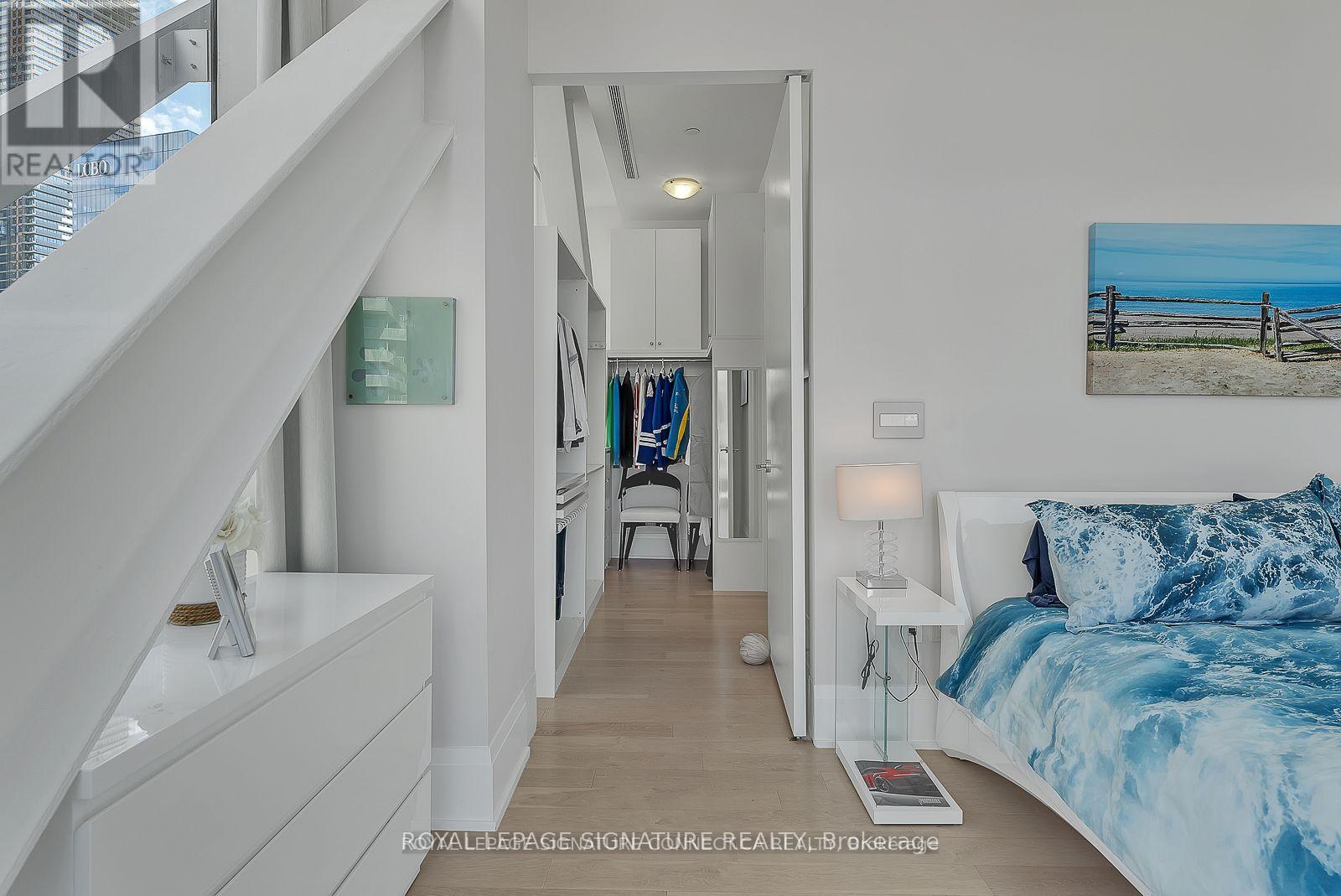 1401 - 39 Queens Quay E, Toronto, Ontario  M5E 0A4 - Photo 9 - C12504376