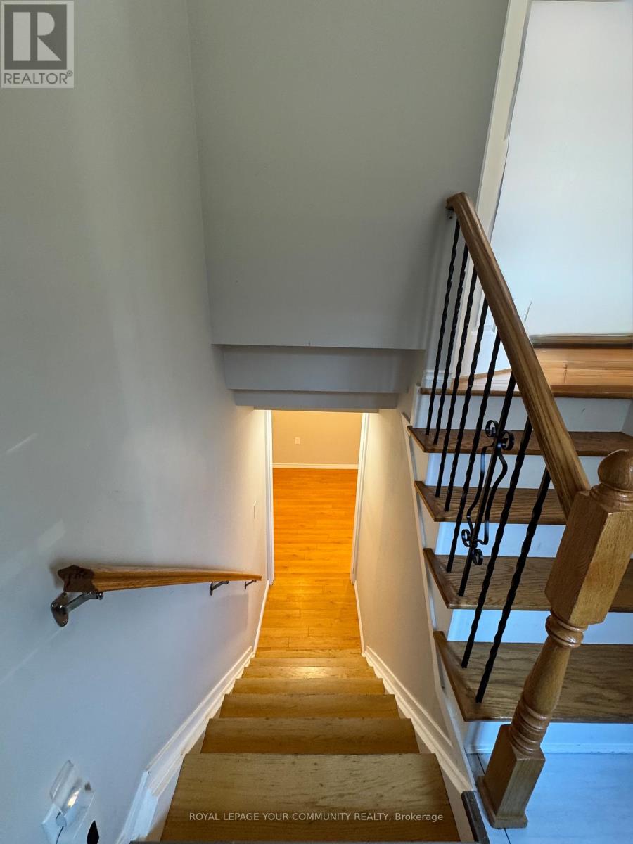 205 Talbot Crescent, Newmarket, Ontario  L3Y 1A4 - Photo 5 - N12503624