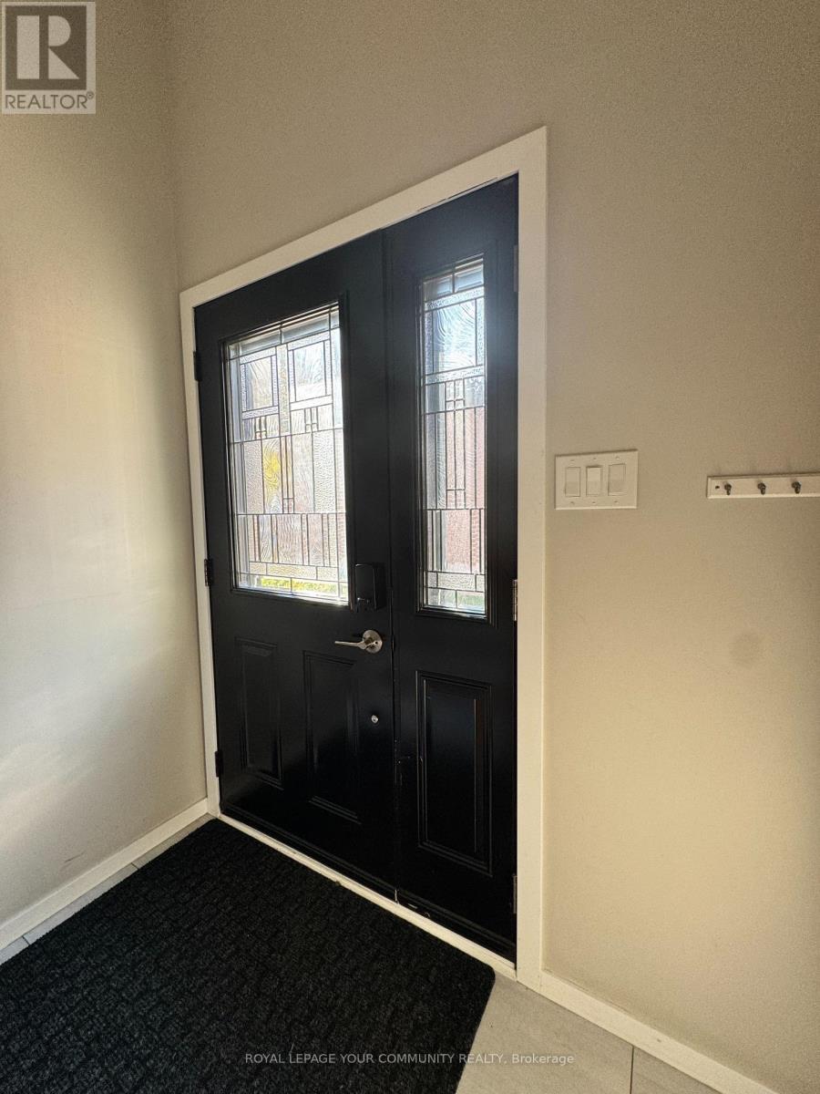 205 Talbot Crescent, Newmarket, Ontario  L3Y 1A4 - Photo 4 - N12503624