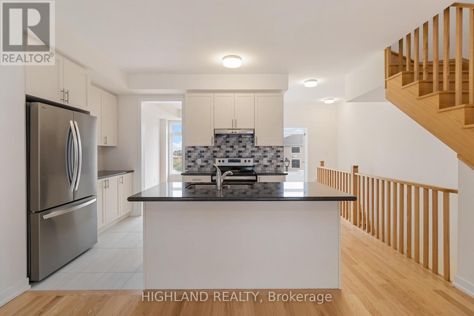 2 - 1220 Dartmouth Crescent, Oakville, Ontario  L6H 8C1 - Photo 10 - W12501064