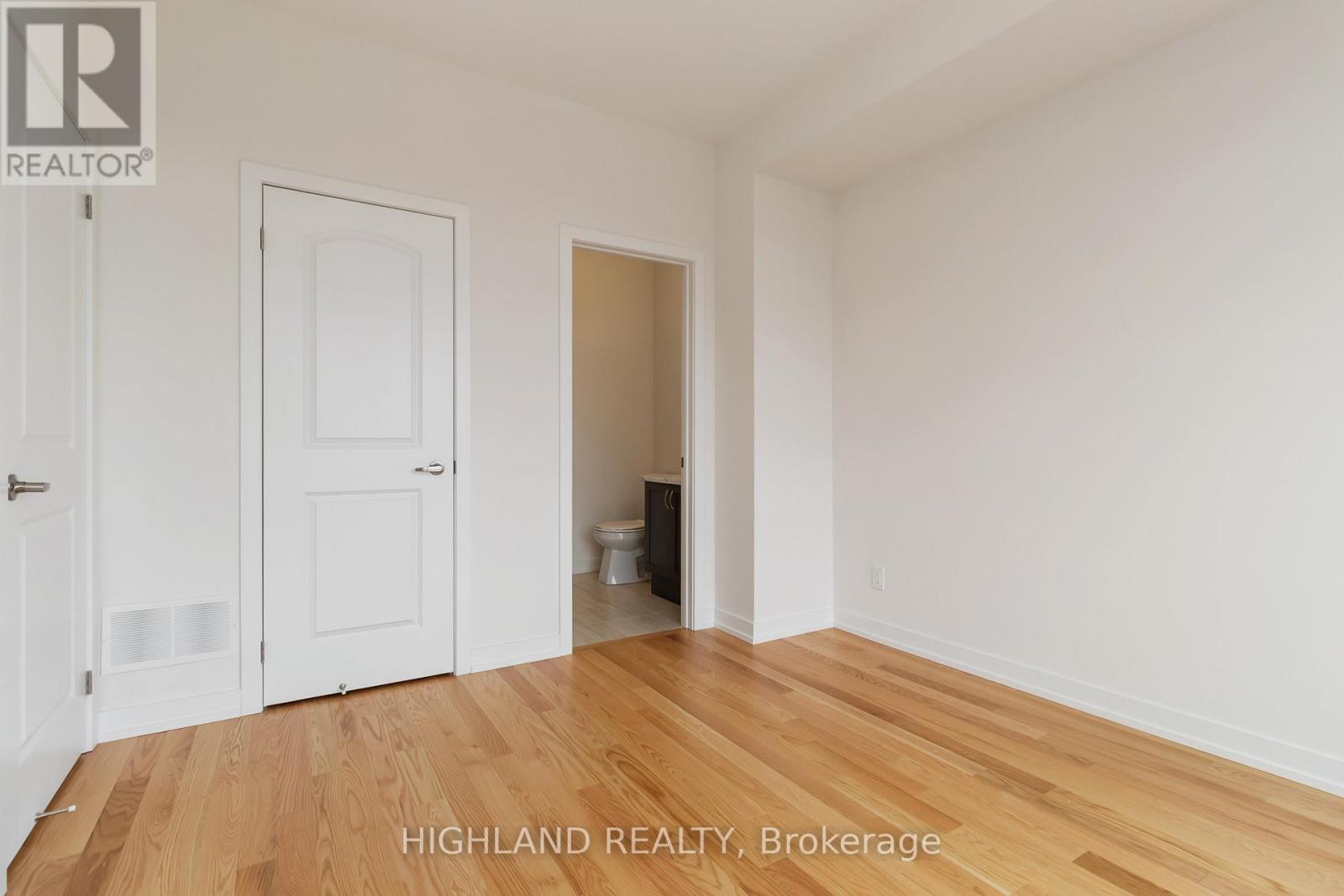 2 - 1220 Dartmouth Crescent, Oakville, Ontario  L6H 8C1 - Photo 5 - W12501064