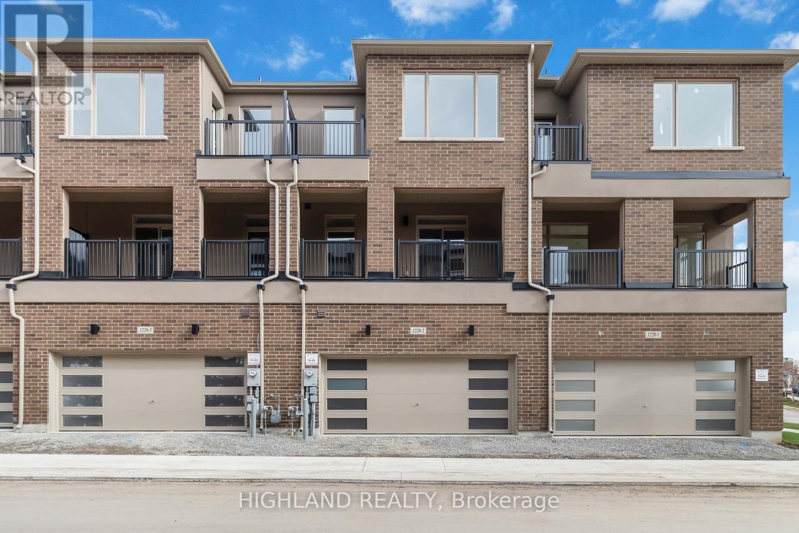 2 - 1220 Dartmouth Crescent, Oakville, Ontario  L6H 8C1 - Photo 3 - W12501064