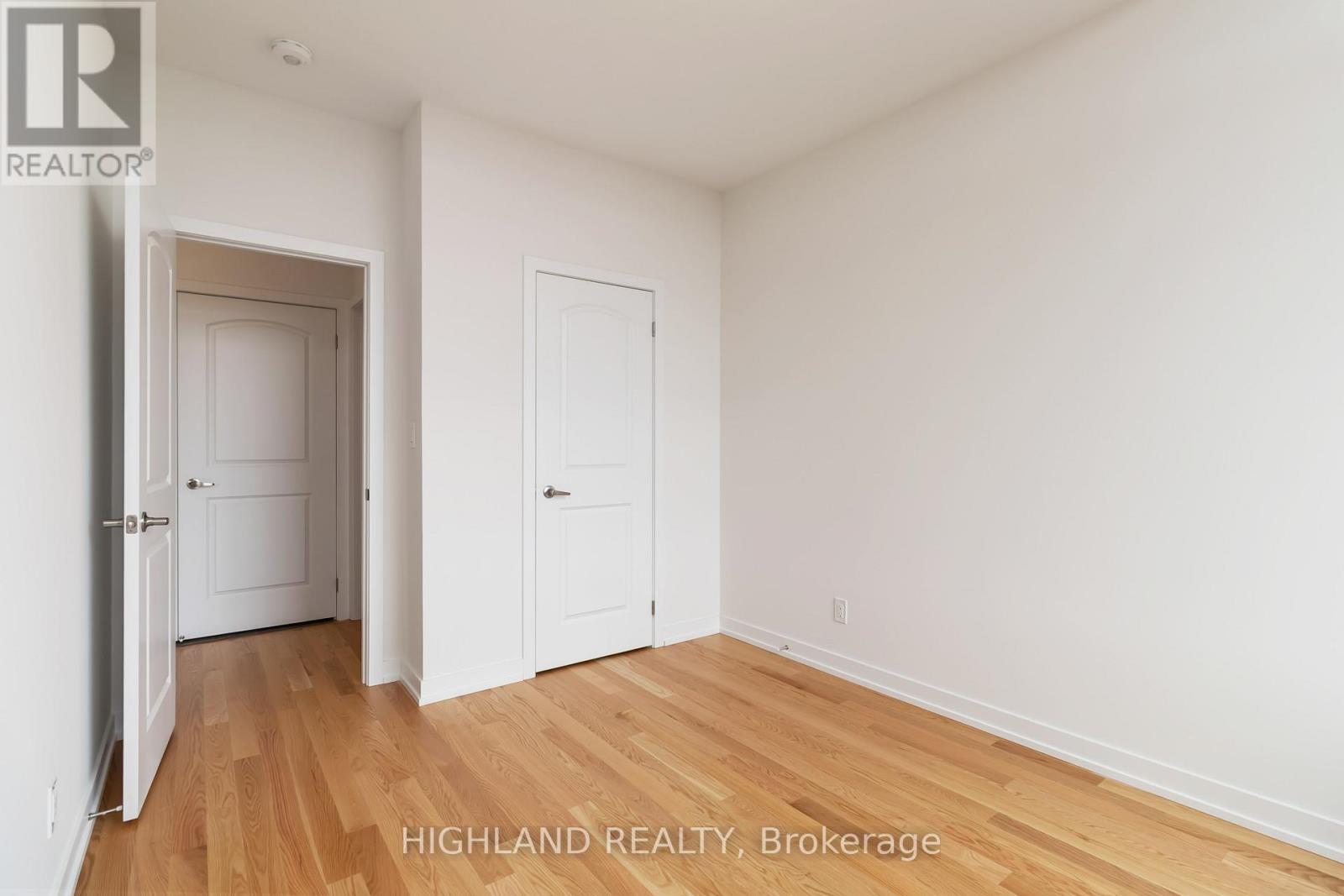 2 - 1220 Dartmouth Crescent, Oakville, Ontario  L6H 8C1 - Photo 19 - W12501064