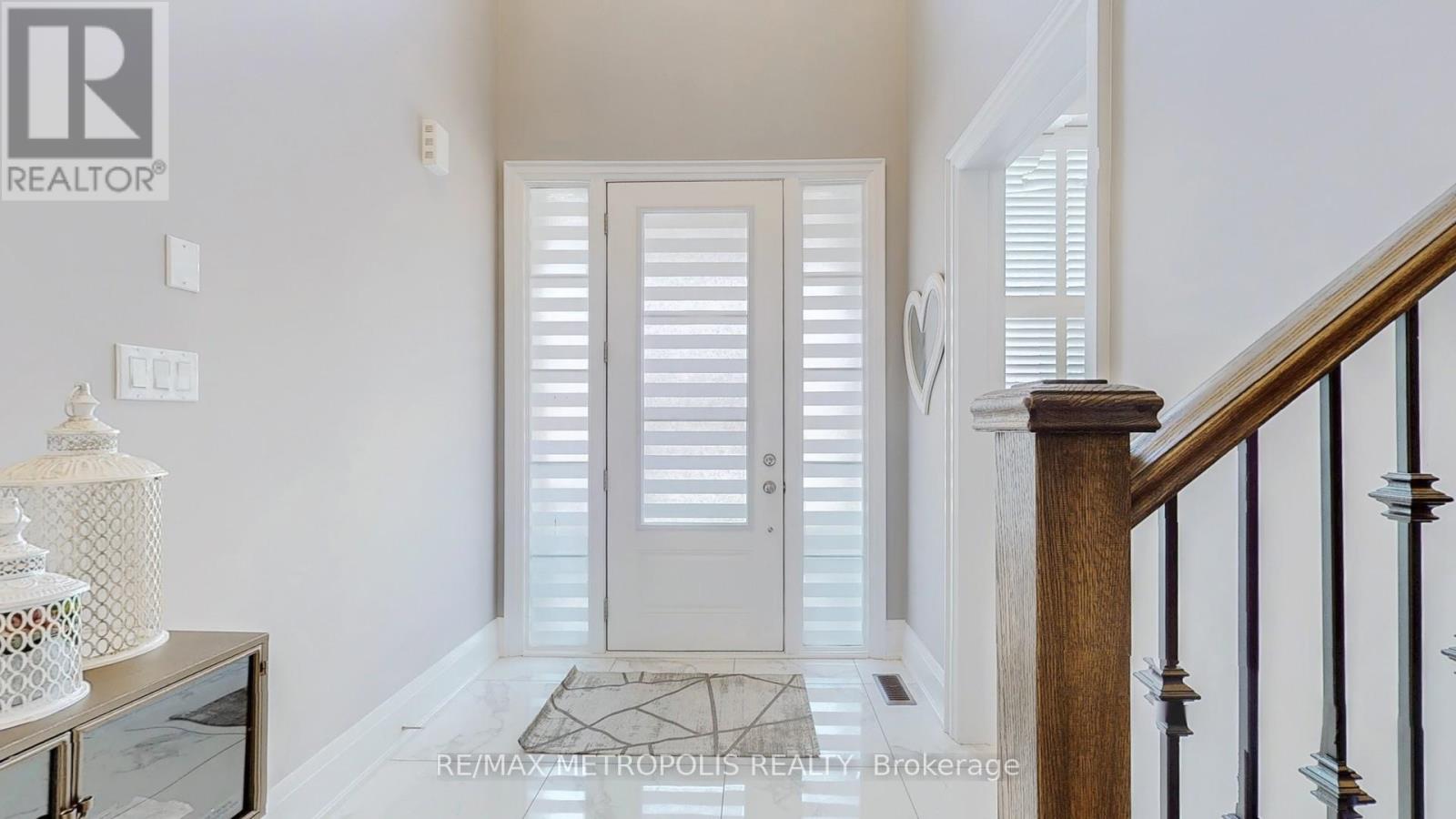 126 Silk Twist Drive, East Gwillimbury, Ontario  L9N 0W1 - Photo 5 - N12504222