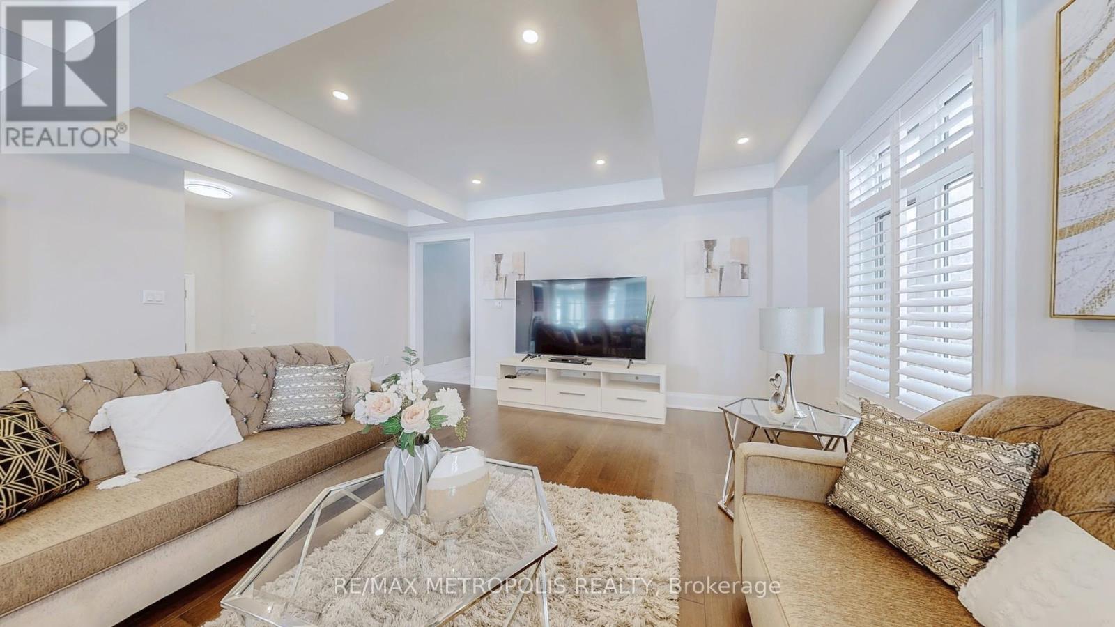 126 Silk Twist Drive, East Gwillimbury, Ontario  L9N 0W1 - Photo 9 - N12504222