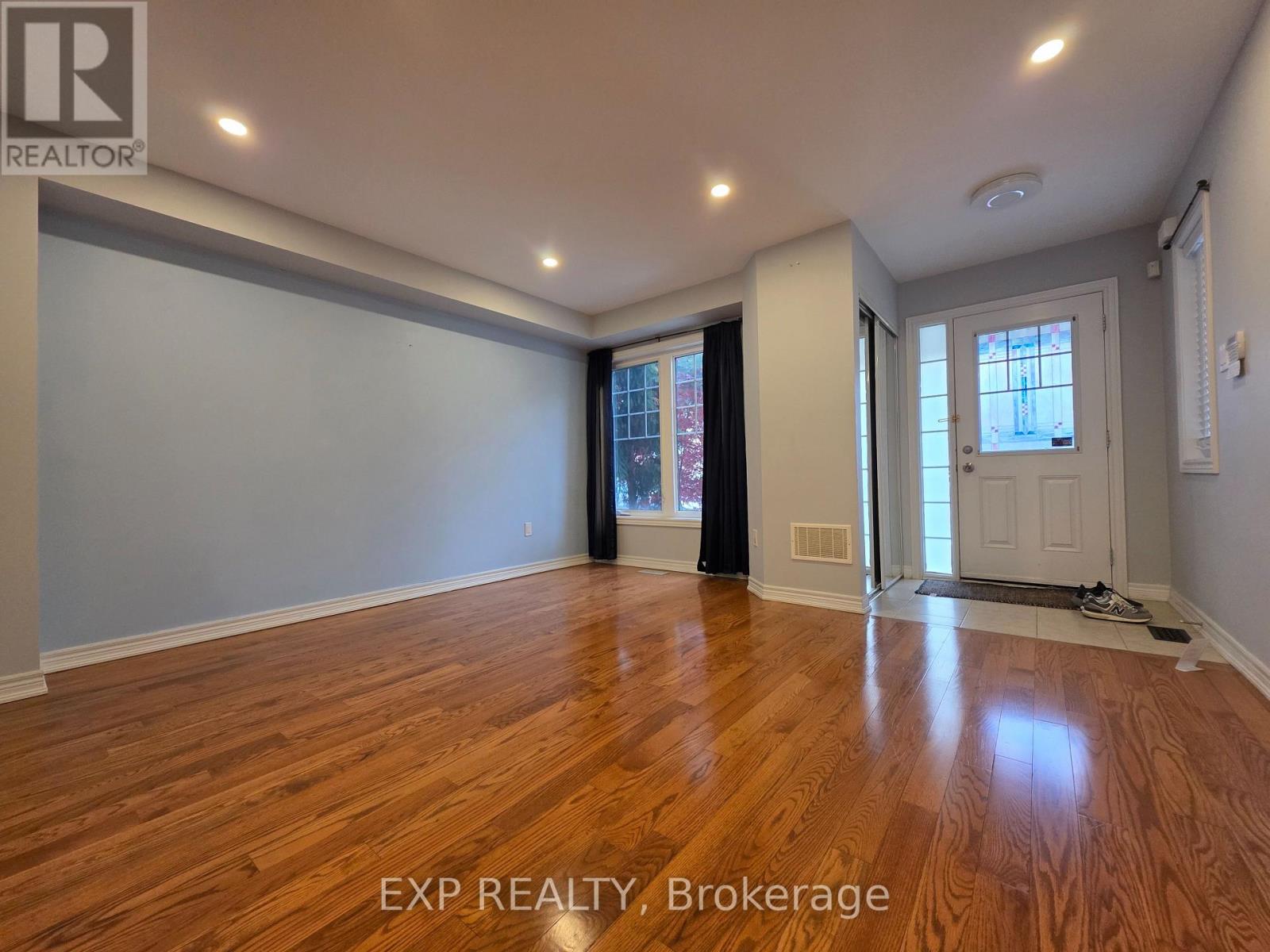 11 Winisk Street, Richmond Hill, Ontario  L4E 0M6 - Photo 2 - N12504236