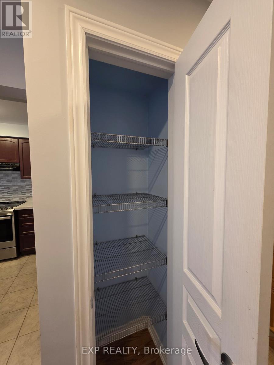 11 Winisk Street, Richmond Hill, Ontario  L4E 0M6 - Photo 4 - N12504236