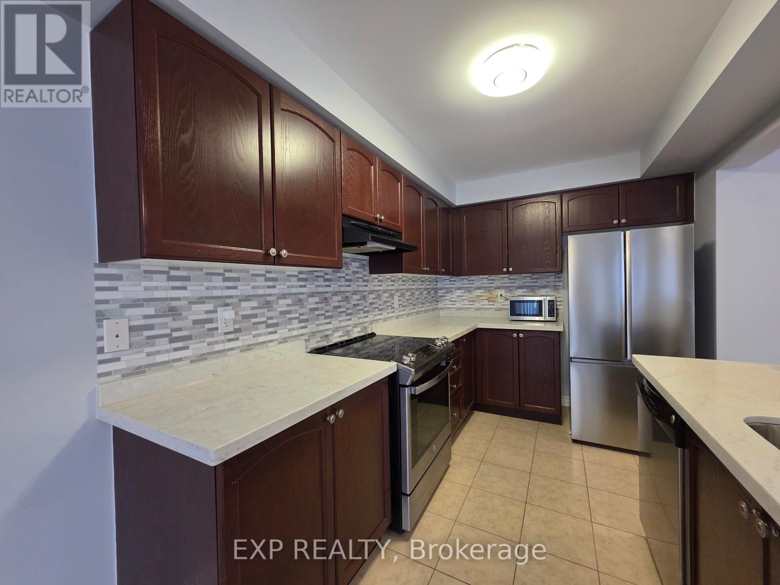 11 Winisk Street, Richmond Hill, Ontario  L4E 0M6 - Photo 5 - N12504236