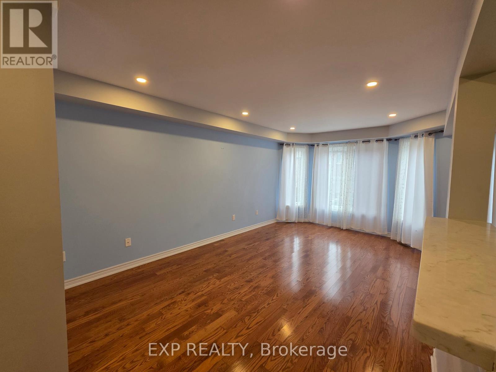 11 Winisk Street, Richmond Hill, Ontario  L4E 0M6 - Photo 6 - N12504236