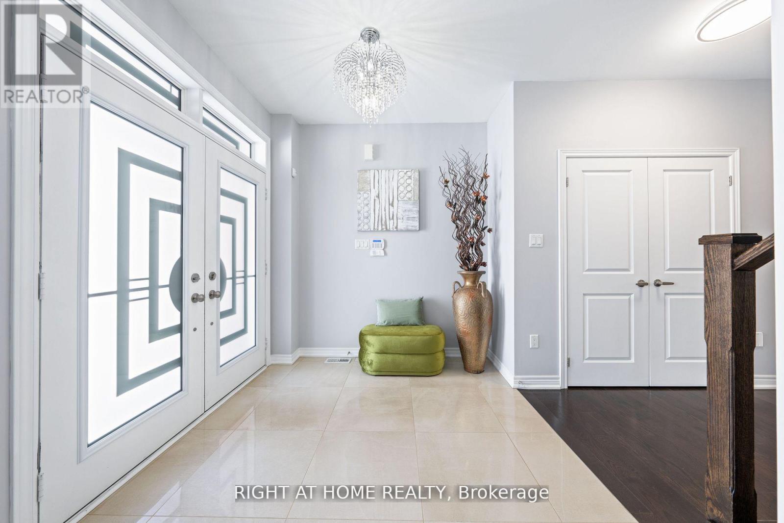 1655 Emberton Way, Innisfil, Ontario  L9S 0N4 - Photo 3 - N12504388