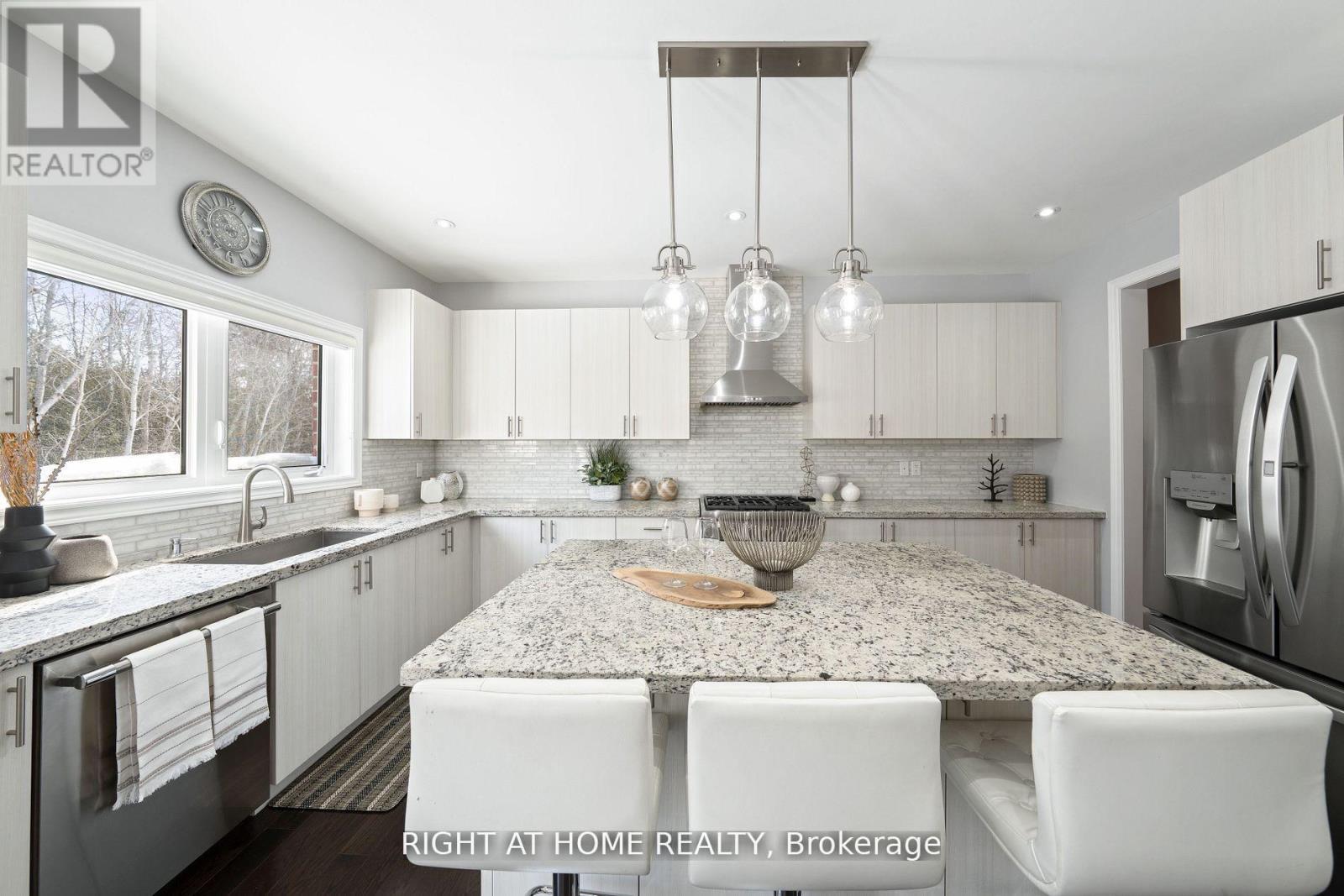 1655 Emberton Way, Innisfil, Ontario  L9S 0N4 - Photo 9 - N12504388