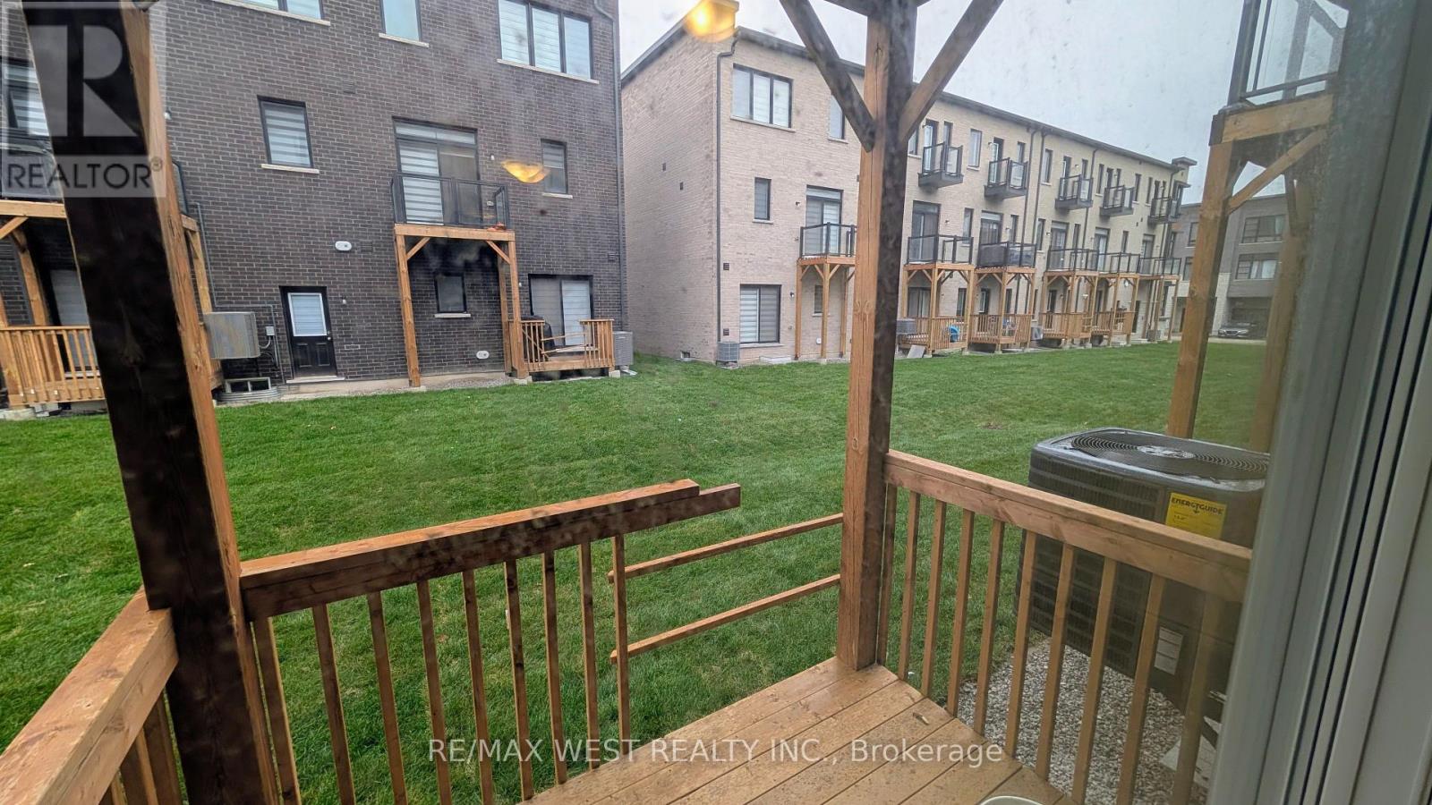 95 Paradox Street, Vaughan, Ontario  L4L 1A7 - Photo 12 - N12504420