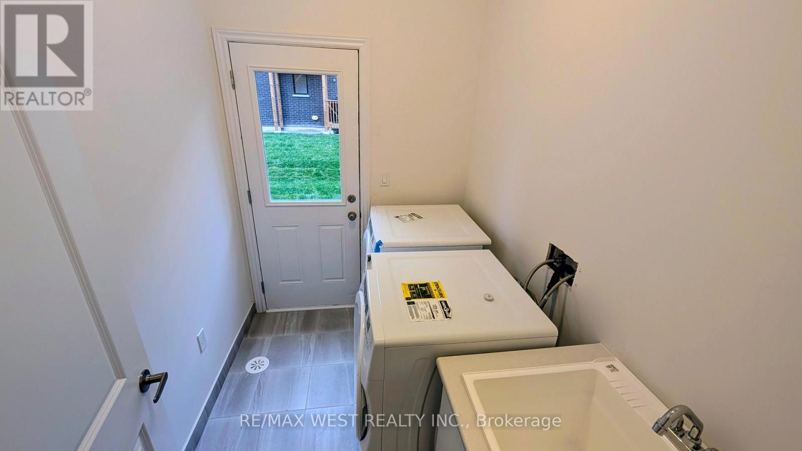 95 Paradox Street, Vaughan, Ontario  L4L 1A7 - Photo 13 - N12504420