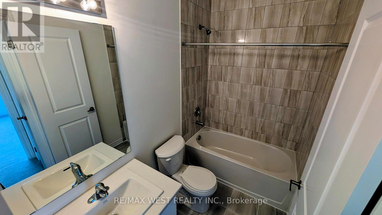 95 Paradox Street, Vaughan, Ontario  L4L 1A7 - Photo 25 - N12504420